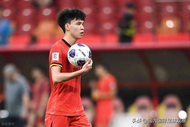 博鱼体育-国足东亚杯首开记录，1-0小胜香港队逃离垫底，滑跪庆祝的简单介绍