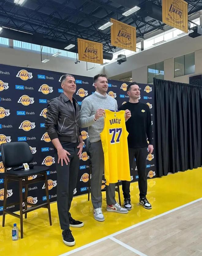 湖人签斯玛特讨好东契奇？前DPOY能给紫金军带来什么？(nba第一位获得dpoy的后卫)