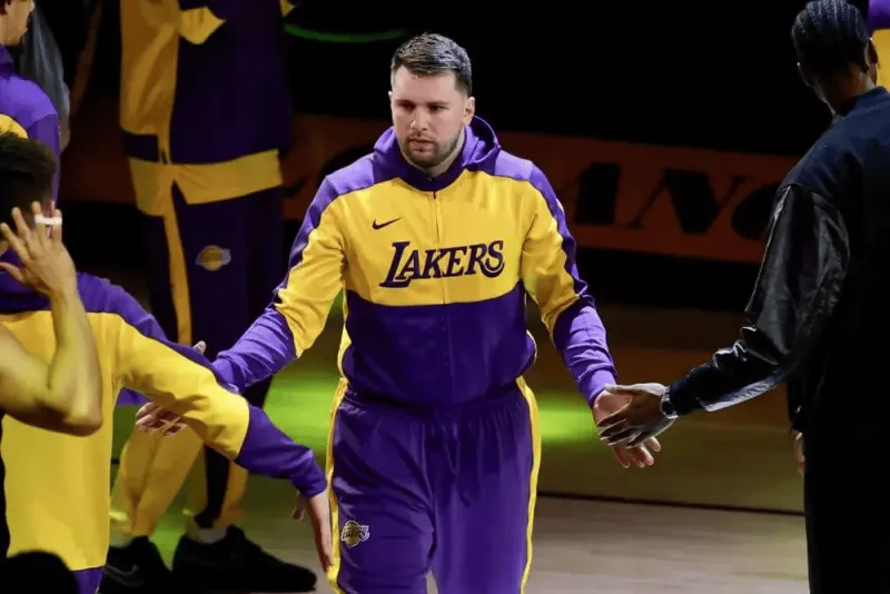 湖人签斯玛特讨好东契奇？前DPOY能给紫金军带来什么？(nba第一位获得dpoy的后卫)